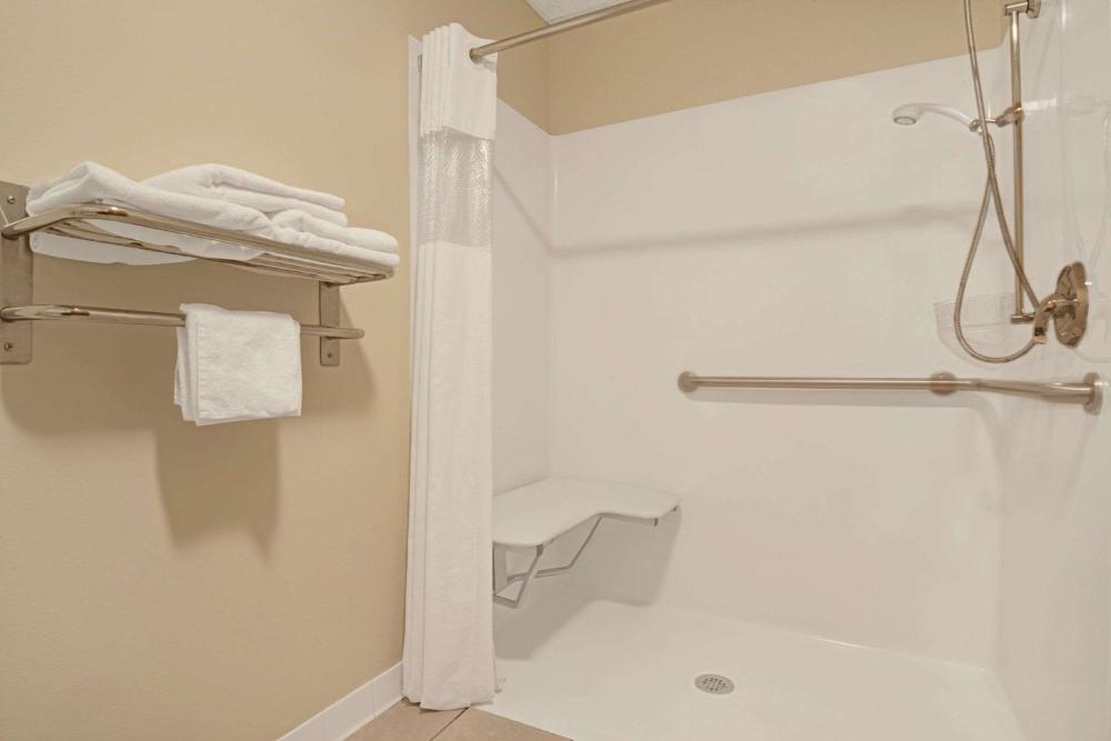 Queen Room - Disability Access/Non-Smoking interior